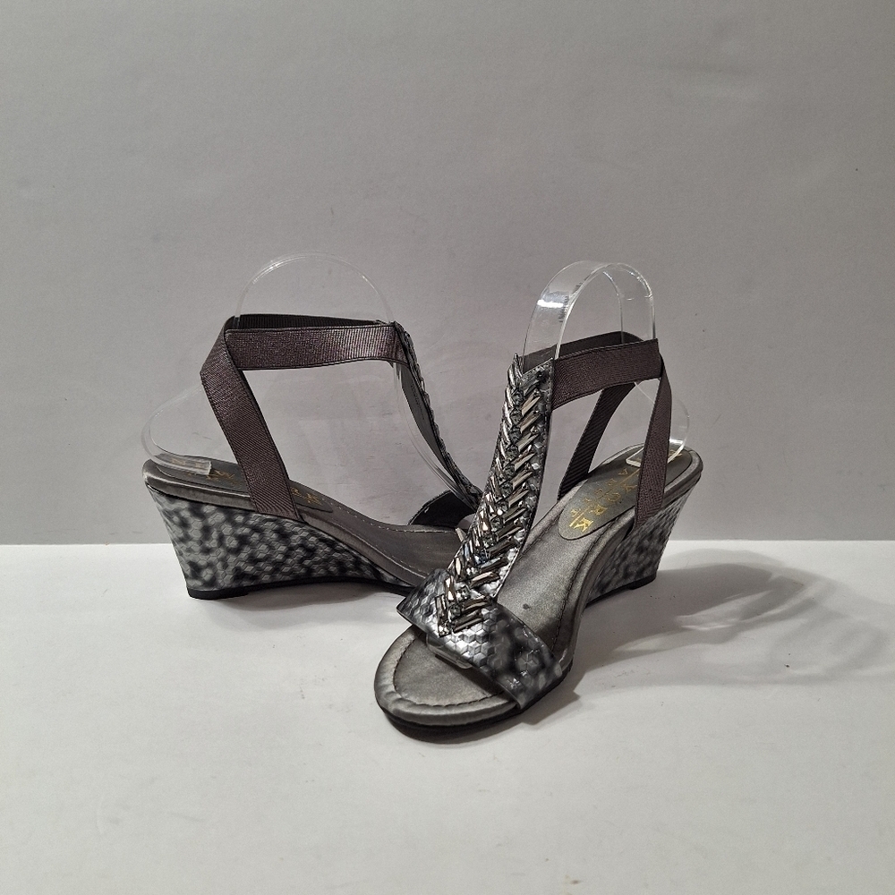 New York Transit Gray Silver Animal Print Mobwife Jeweled Wedge Sandals Size 6.5
